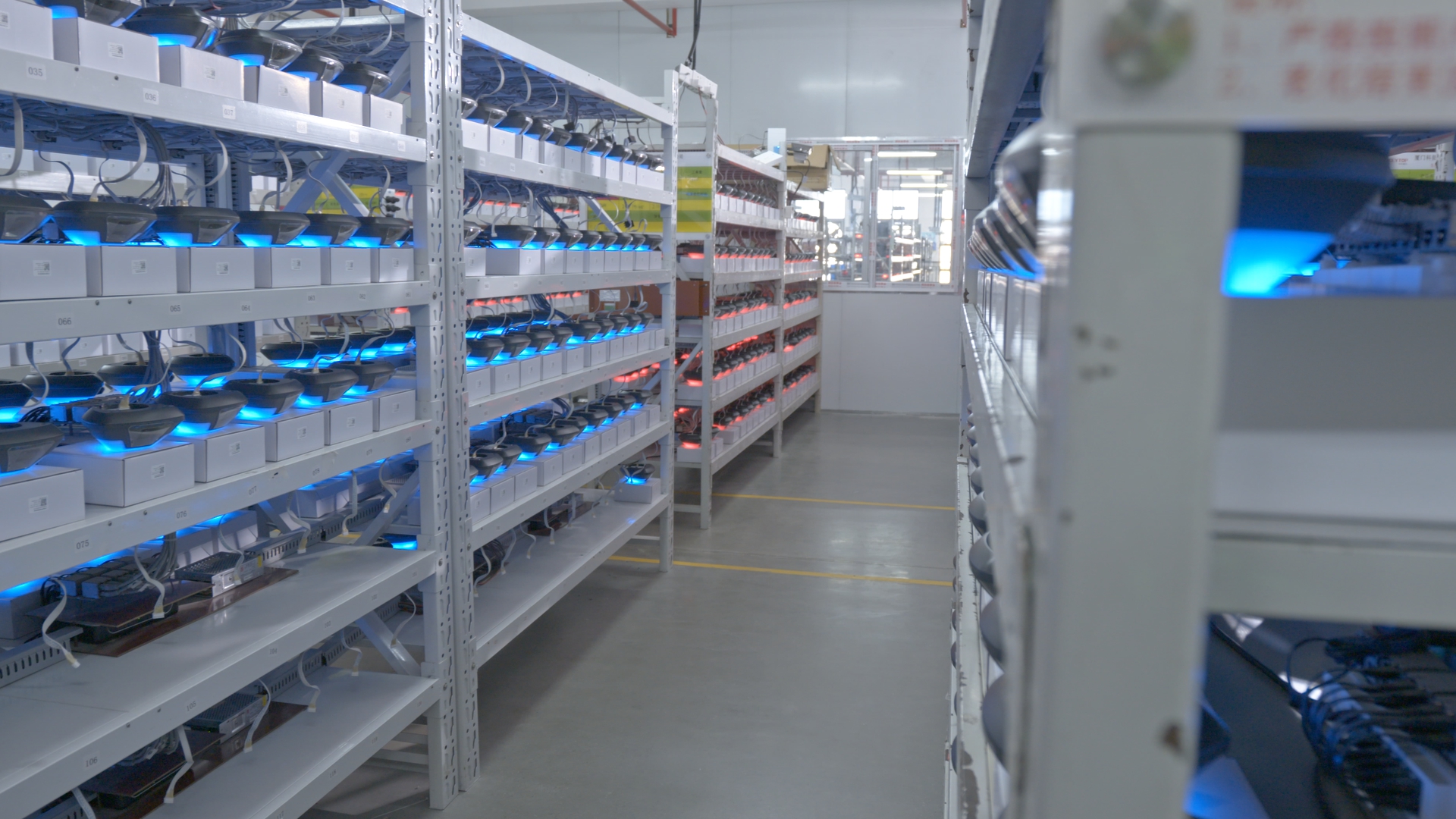 老化车间.jpg 老化车间.jpg